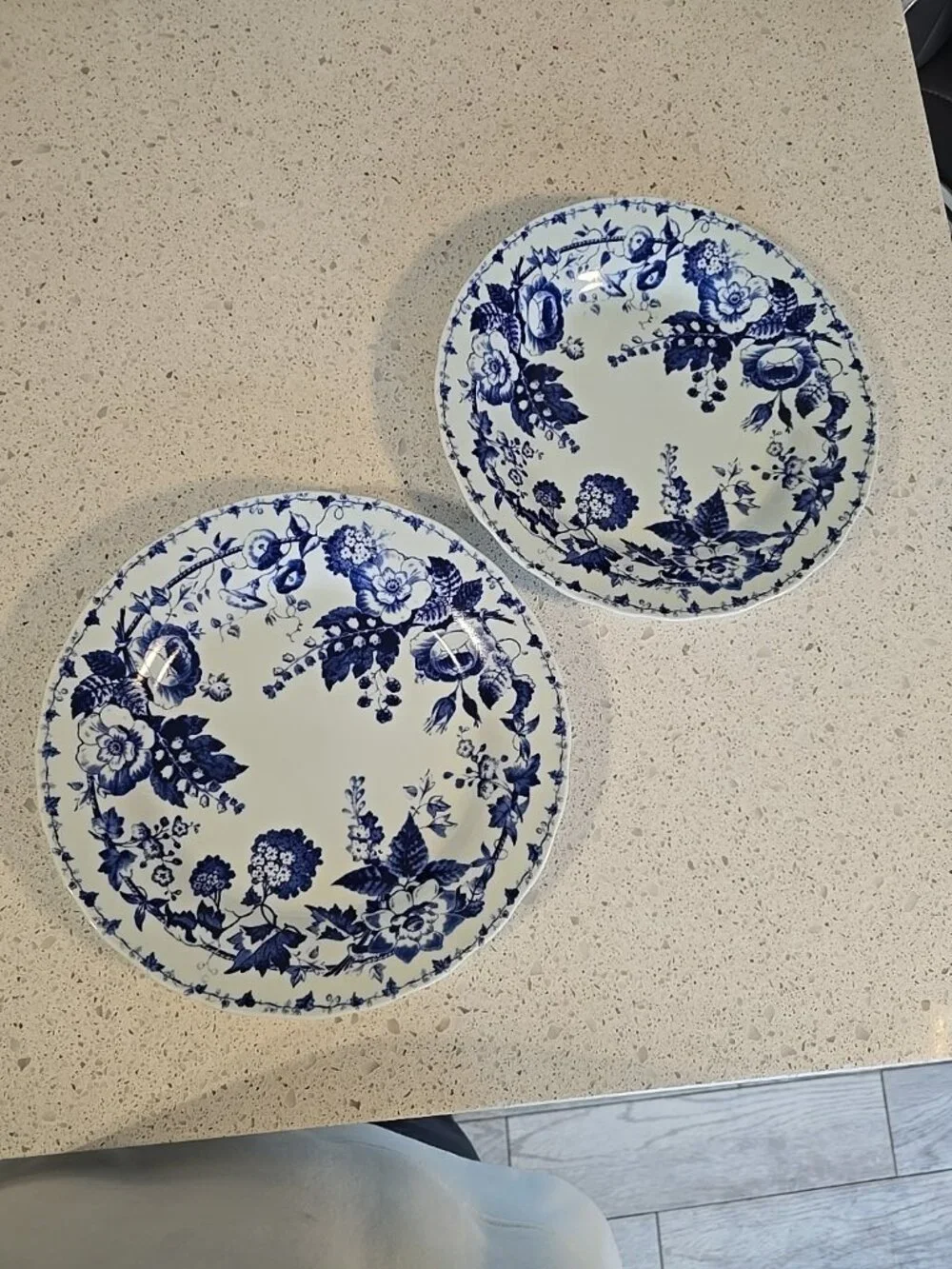 Williams Sonoma French Blue Bouquet Salad Plate Floral Design Dinner Plates 2pcs